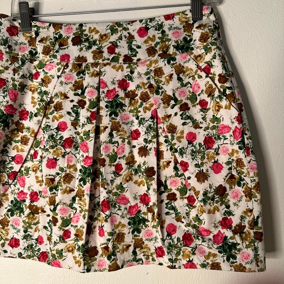 Adorable XXI Floral Pleated Mini Skirt with Pockets Size M - Picture 3 of 7